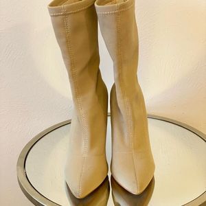 EGO boots. 💄Size 7. Neutral. Minor flaws pictured-hardly noticeable in person.